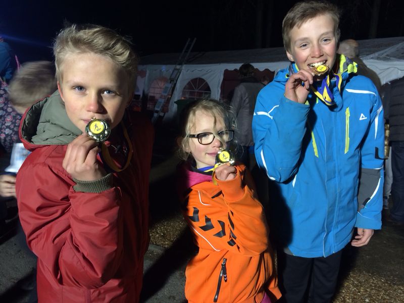 Familie Mollee haalt prijzen op bij Runnersworld AVH NightRun