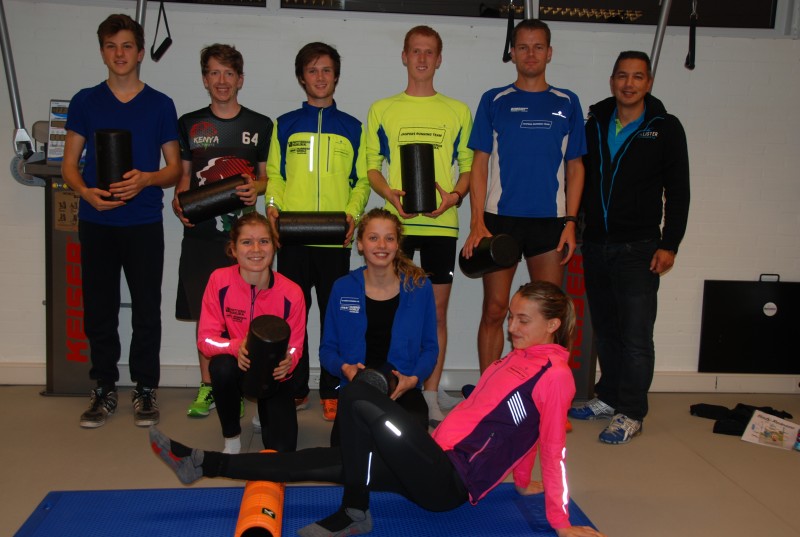 Jaspers Running Team volgt clinic foamrollen